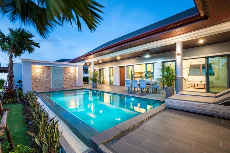 Property building, Balcony/Terrace, Swimming pool