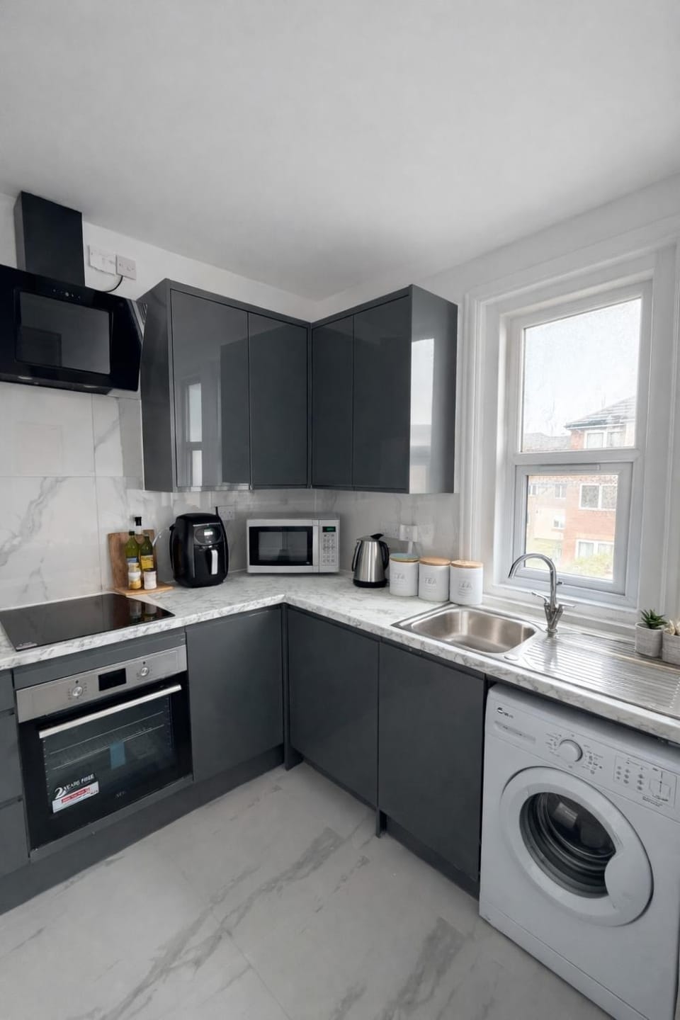 Modern 4BR Contractor Stay Long Stays Welcome Apartment in Southampton
