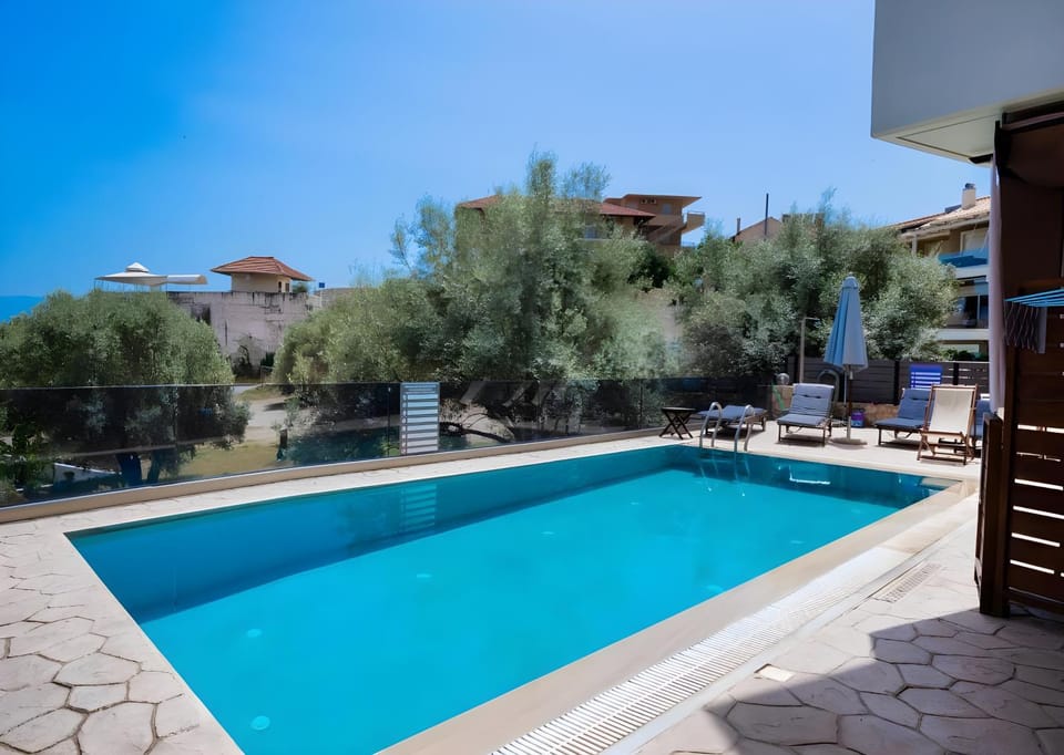 Property building, Day, Pool view, Swimming pool, sunbed