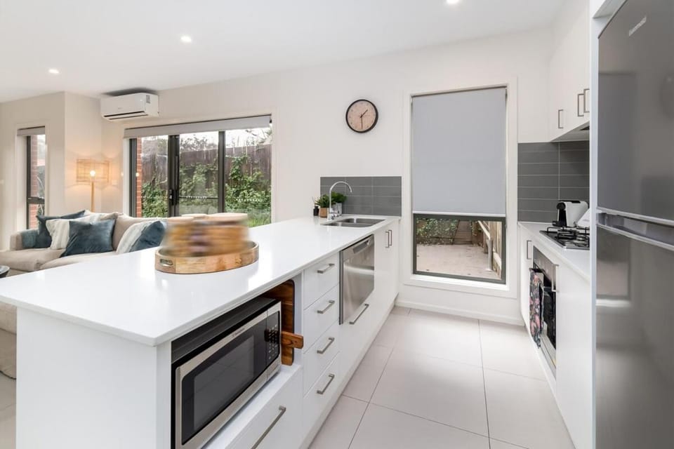 Quiet and Modern Stay near Hospital with Free Parking Villa in Canberra