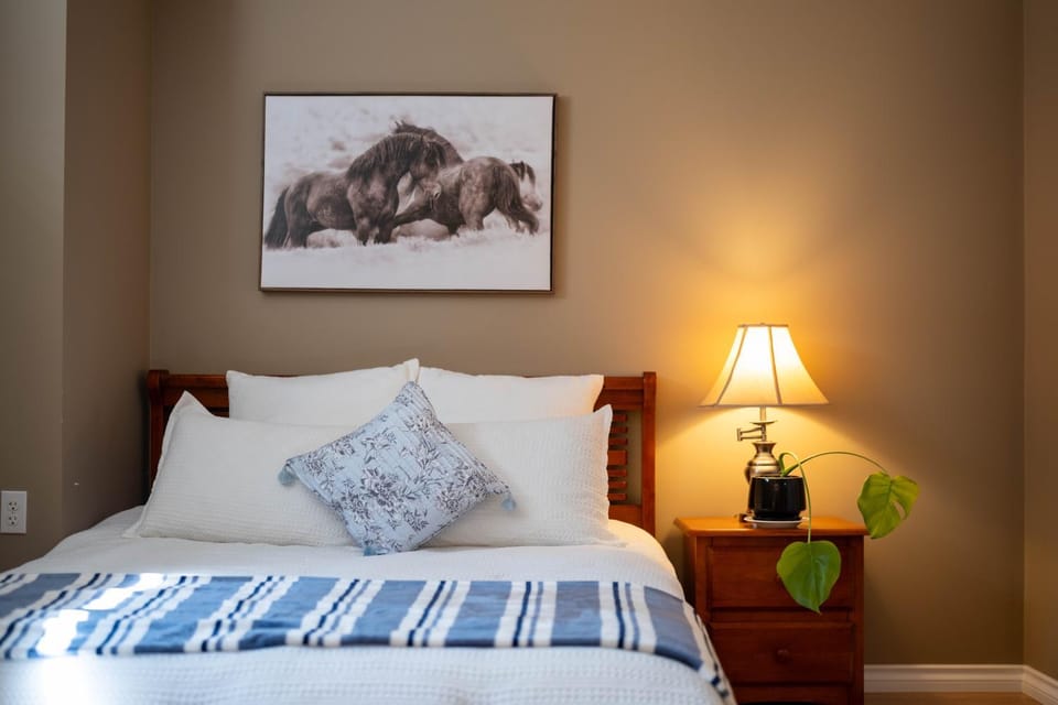 Billiards & Relaxation High-End 2BR Surrey Retreat Apartment in Surrey