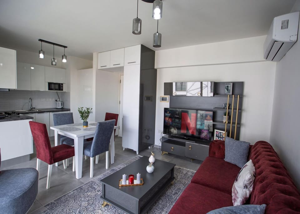 Communal lounge/ TV room, Communal lounge/ TV room, TV and multimedia, Kitchen or kitchenette, Living room, Seating area, Dining area, Evening entertainment, minibar, pet friendly