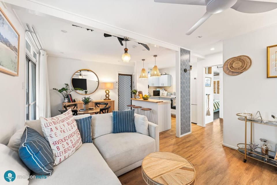 Kitchen or kitchenette, Living room, Seating area