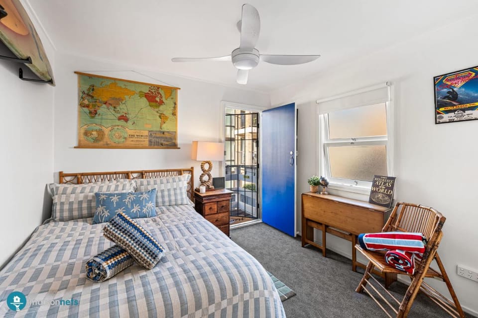 Bed, Seating area, Bedroom