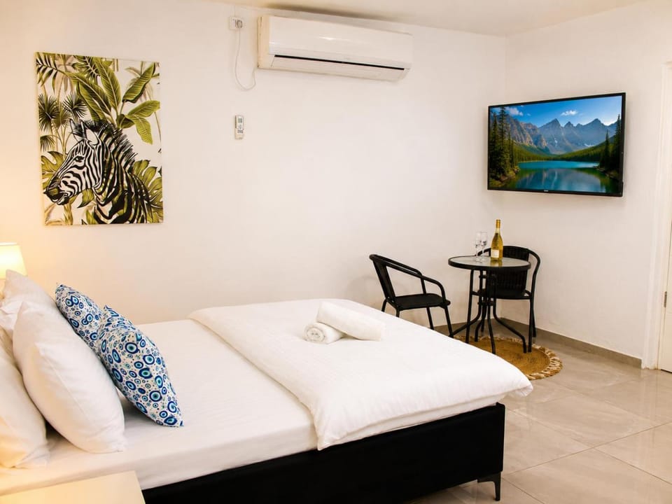 TV and multimedia, Photo of the whole room, Seating area