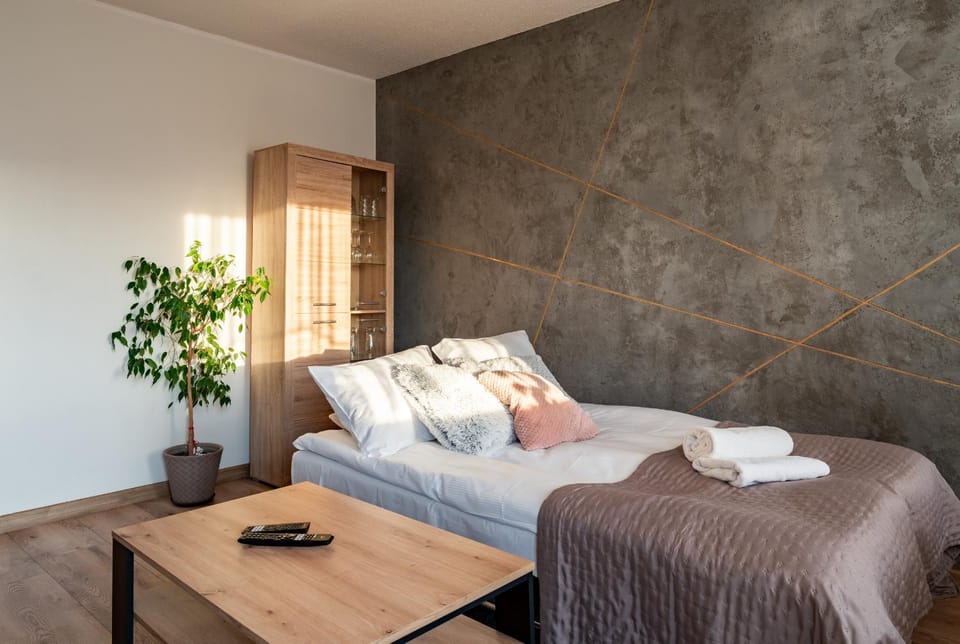 Bed, Photo of the whole room, Bedroom, towels