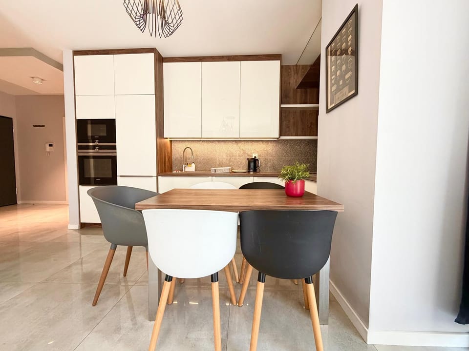 Kitchen or kitchenette, Living room, Seating area, Dining area, stove