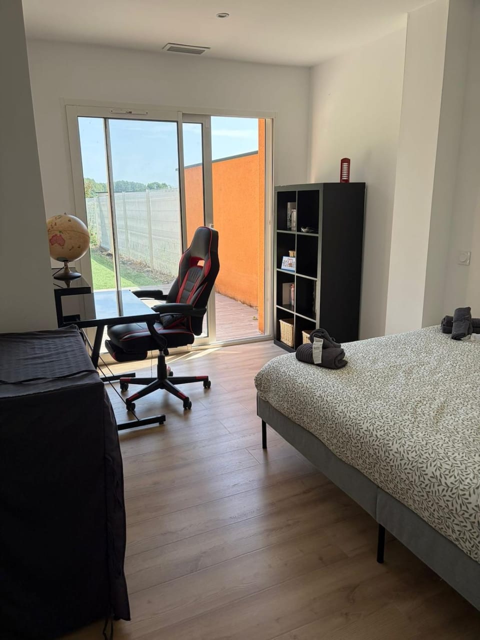 Bed, Seating area, Bedroom