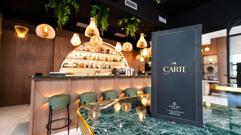 Lounge or bar, Food and drinks