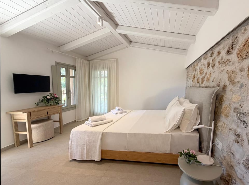 Bed, TV and multimedia