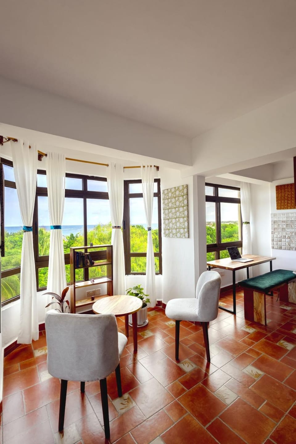 Ken's Apartment 5 Enjoy Ocean Views, Pool and AC Apartment in Kilifi, Kenya