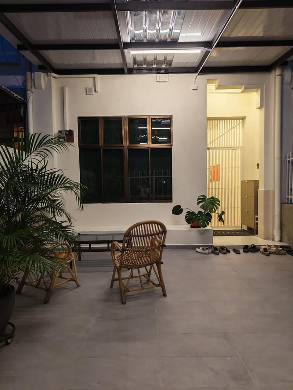 Night, Seating area