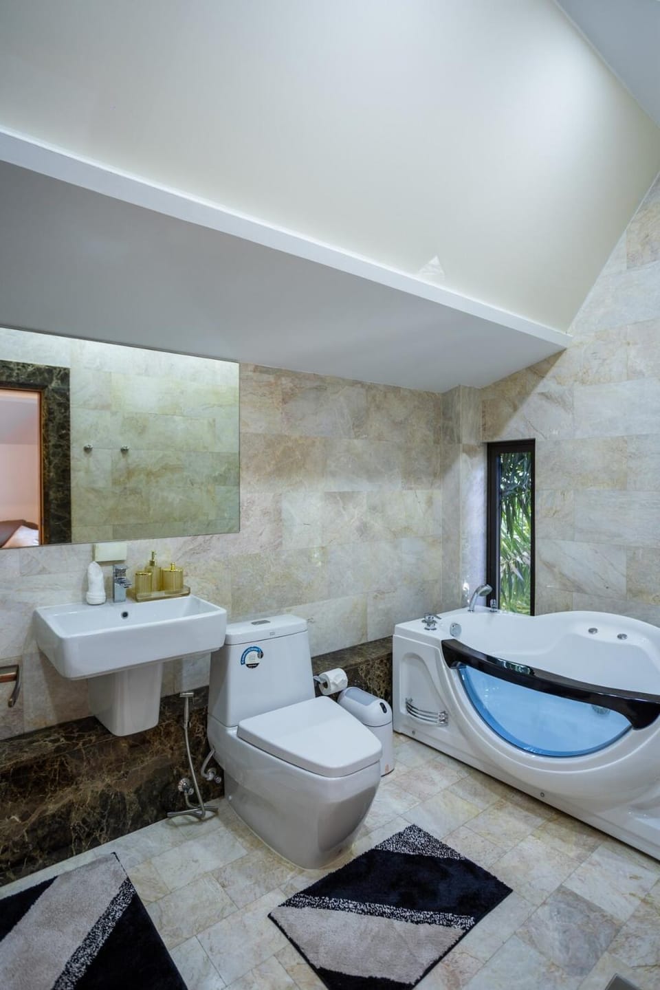 5BR Private Pool Villa near NaiHarn Beach Villa in Rawai