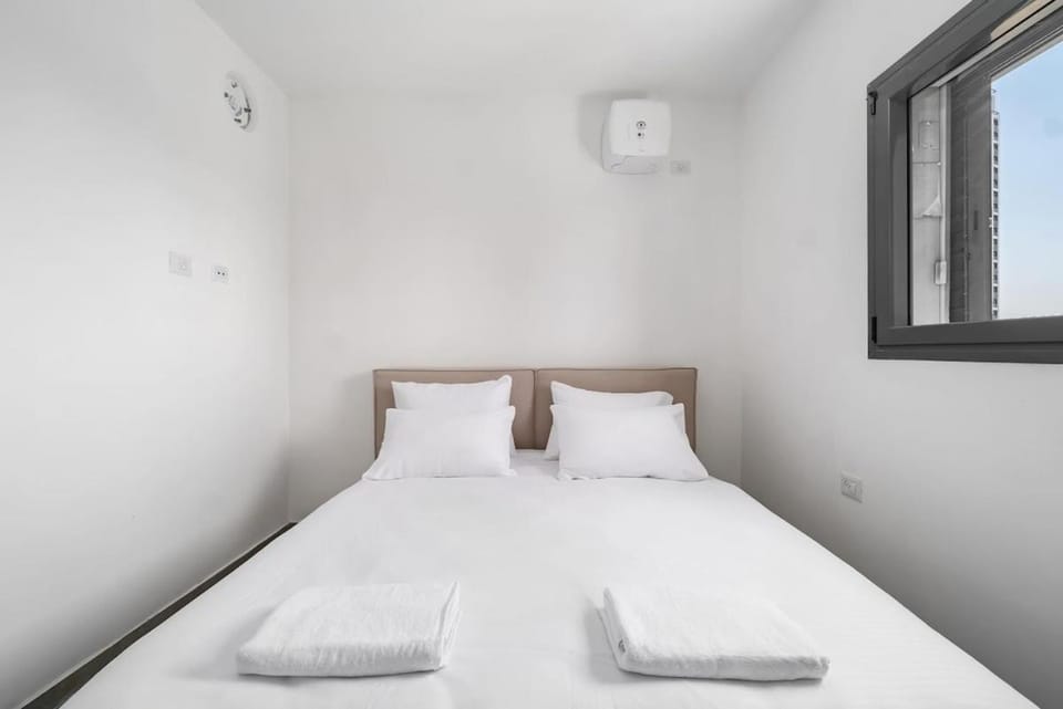 Spacious 4BR w Balcony & Mamad l Bldg Renovation Apartment in Tel Aviv District
