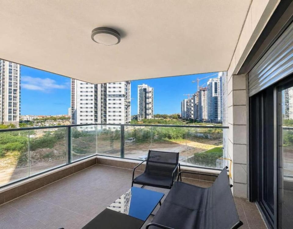 View (from property/room), Balcony/Terrace, City view