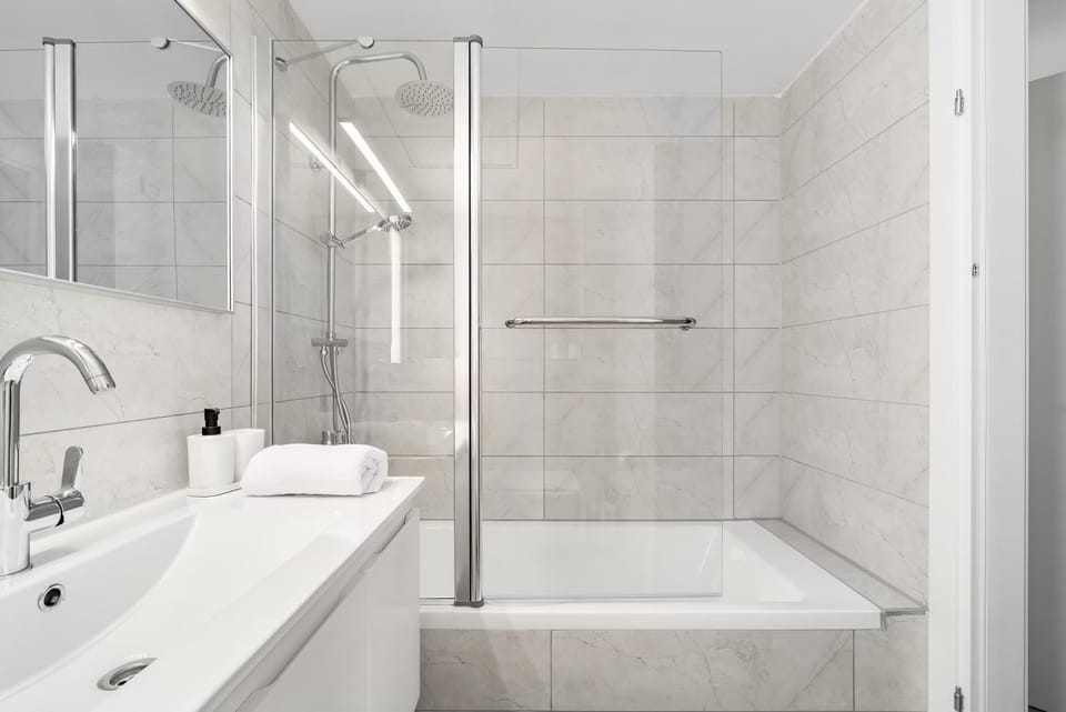Shower, Bathroom, towels