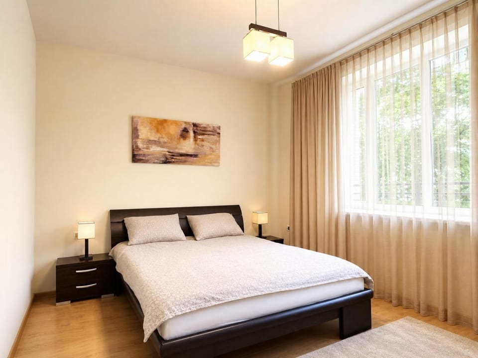 Bed, TV and multimedia, Bedroom