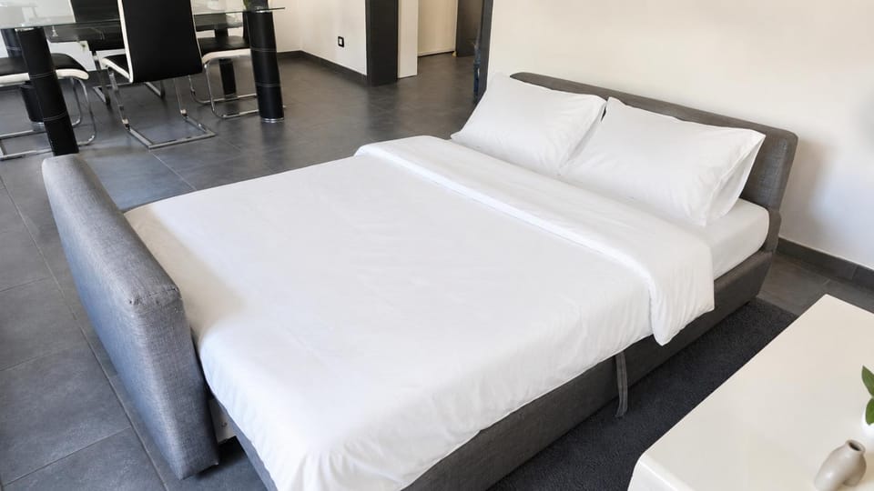 Bed, Living room