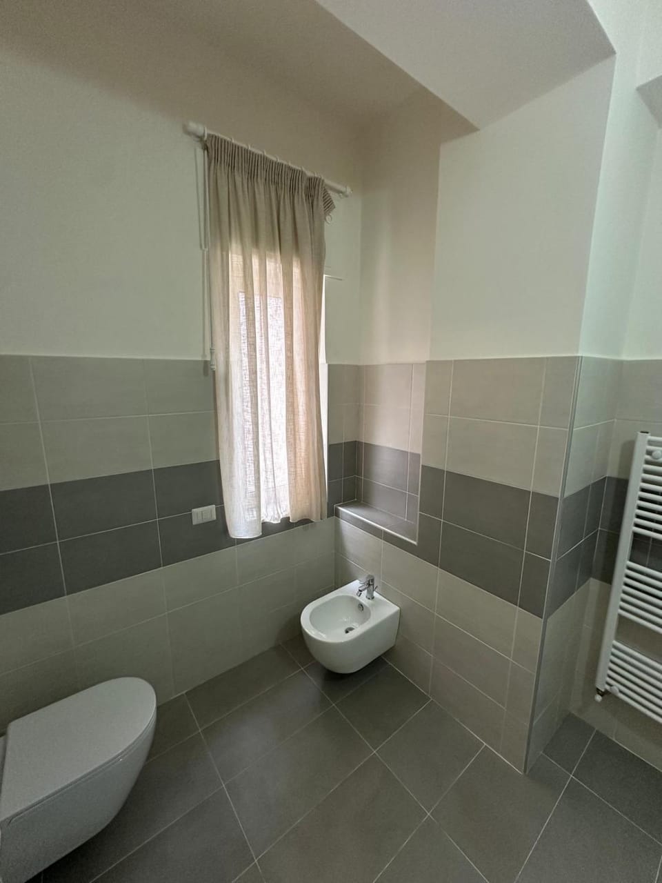 Toilet, bidet