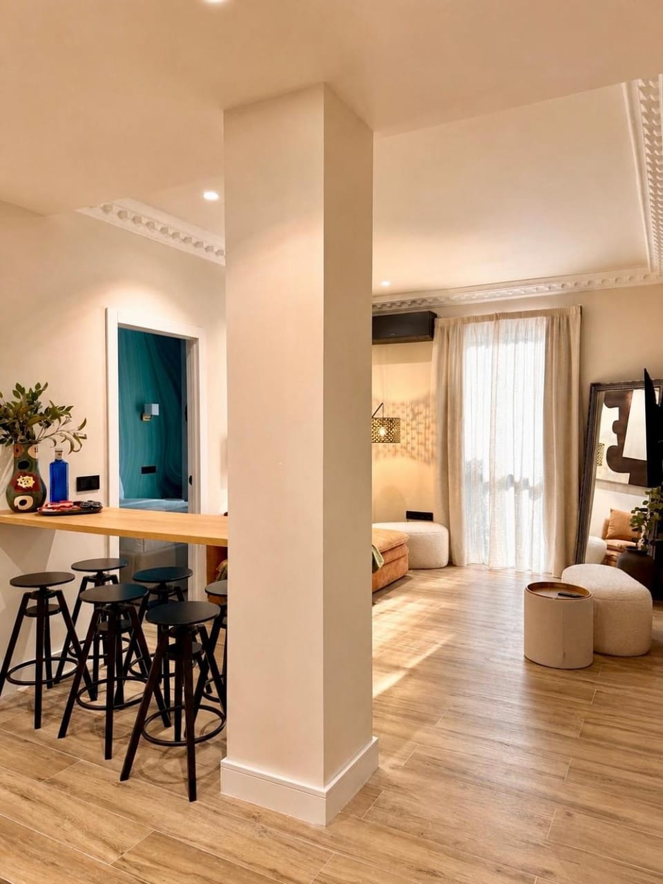 TV and multimedia, Kitchen or kitchenette, Living room, Photo of the whole room, Dining area