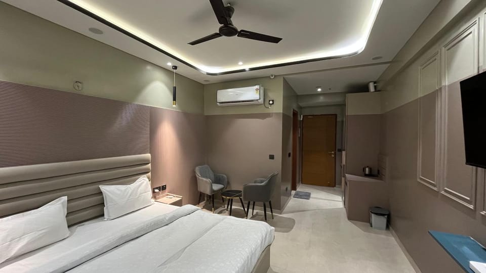 Us Group Stays Omaxe Hazratganj Apartment hotel in Lucknow