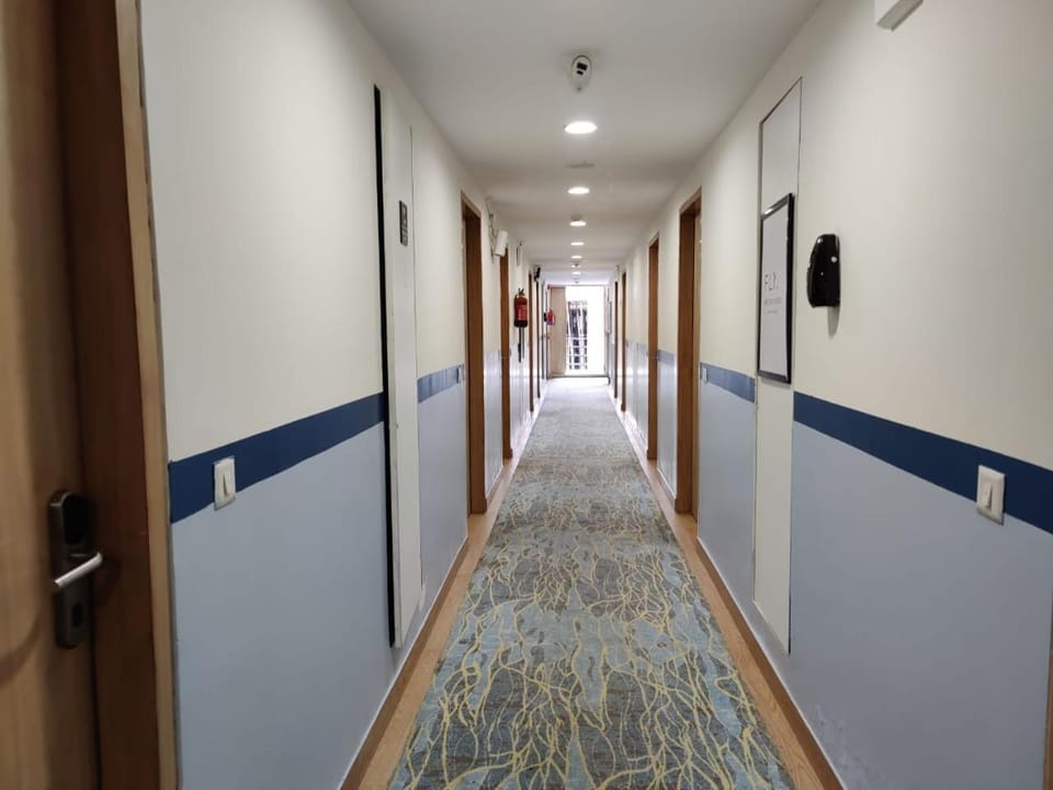 FlxHo Corporate Stays - Udyog Vihar Hotel in Gurugram