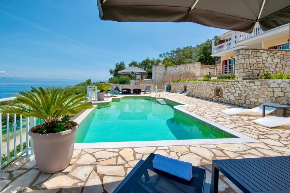 Pool view, Sea view, Sea view, Swimming pool, sunbed