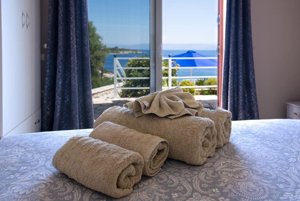Bed, Bedroom, Sea view, towels, air conditioner
