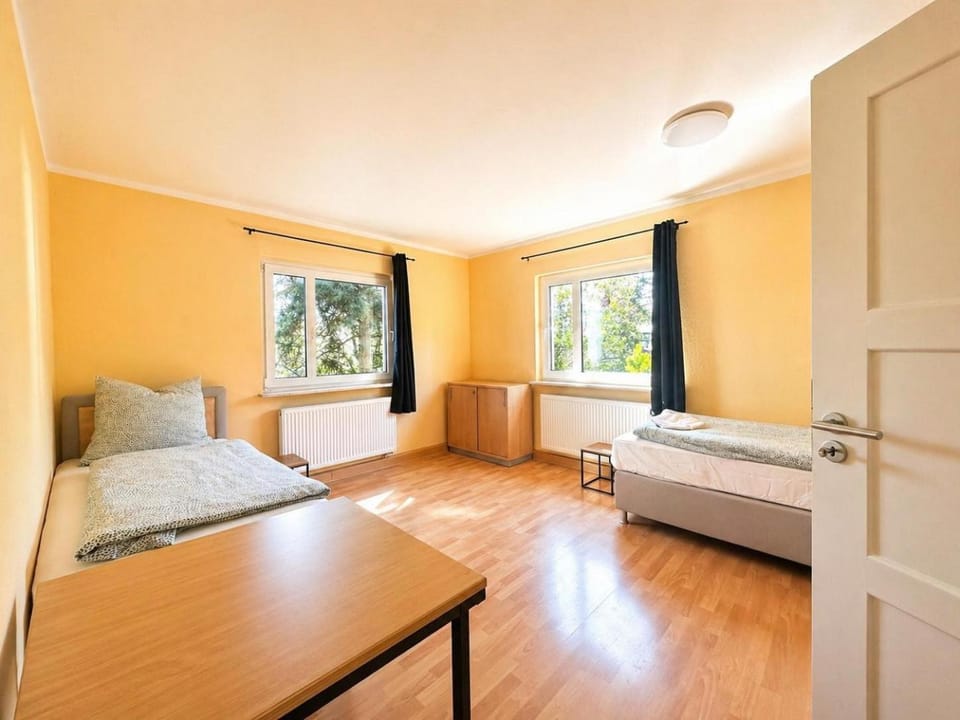 Photo of the whole room, Bedroom
