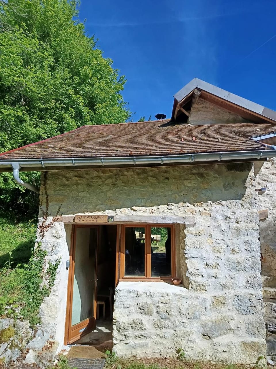 Facade/entrance