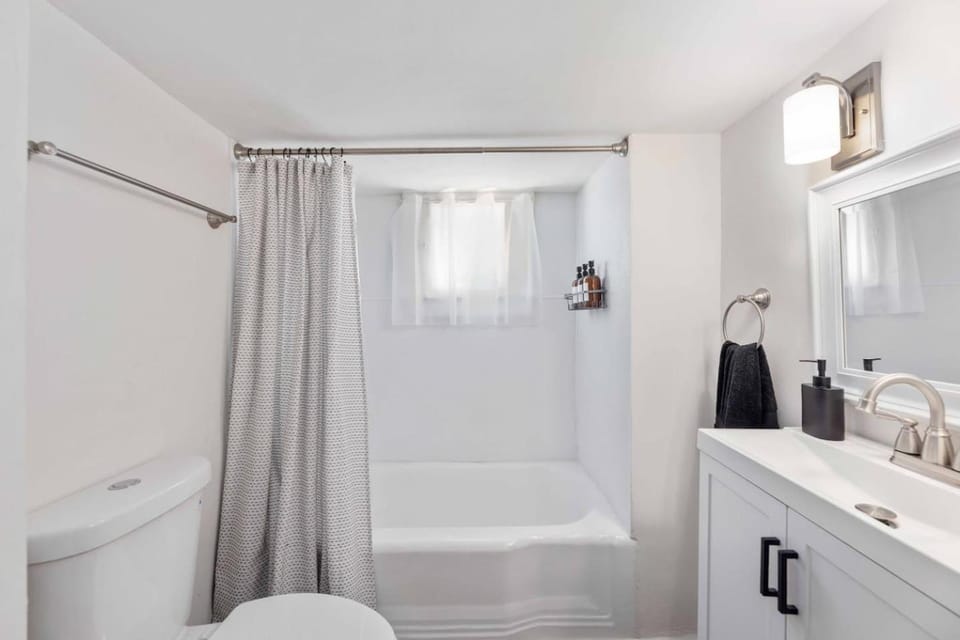 The Courtyard Cottage2BD 1BHPrivate Garden Suite House in Columbus