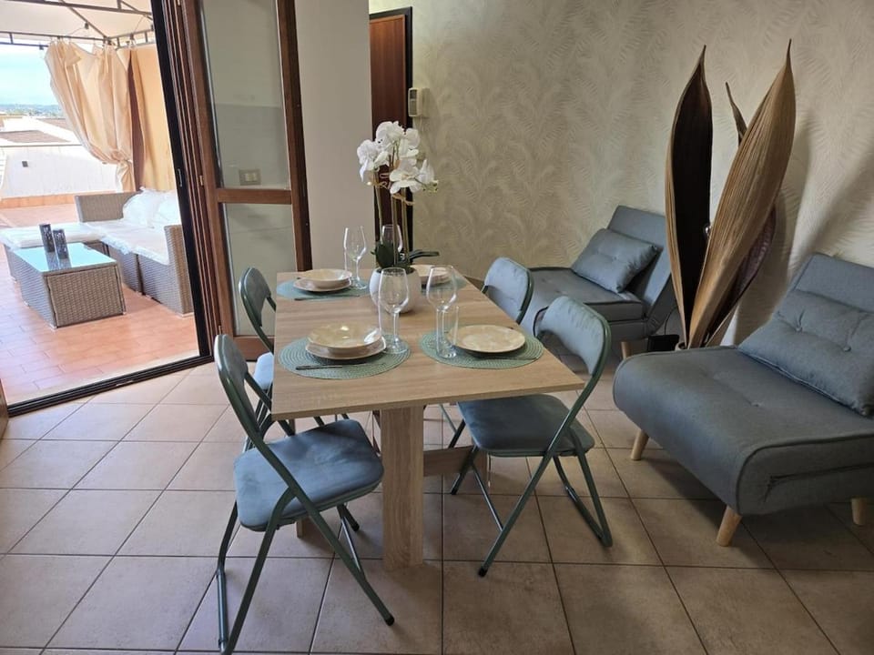 Living room, Dining area