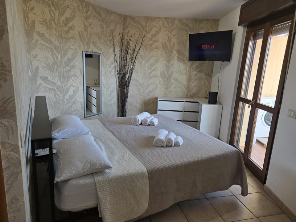 Rooftop Penthouse - Sea & Mountain Views - Rome Apartment in Nettuno