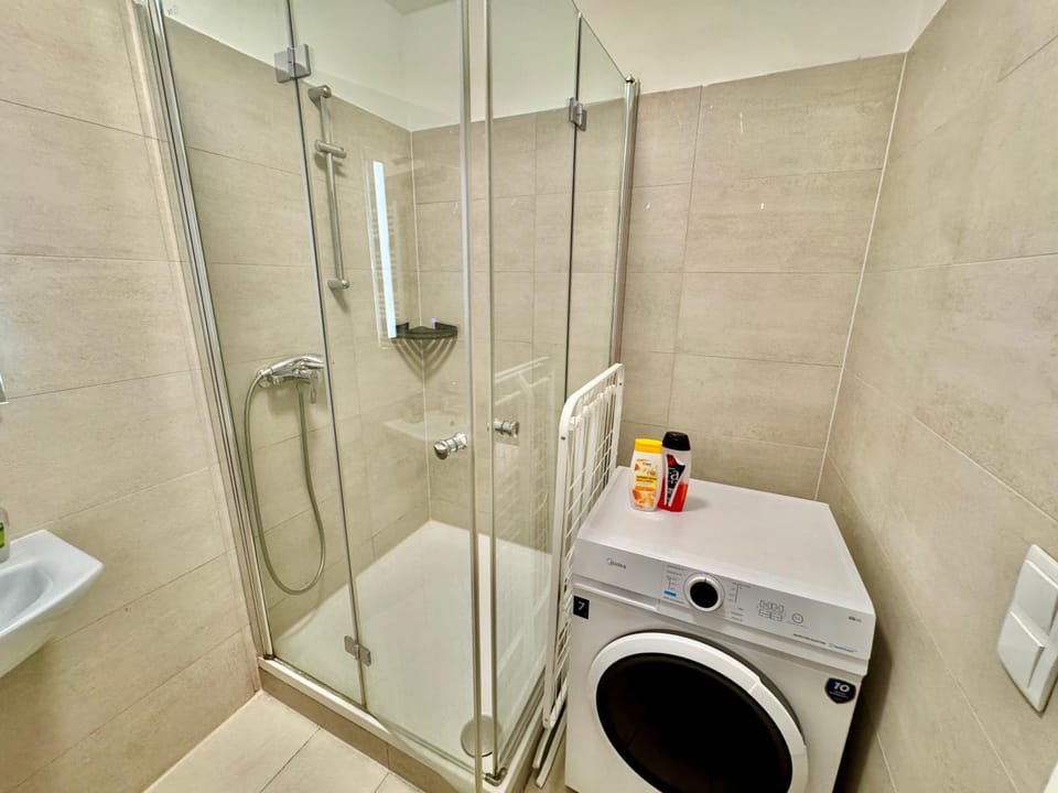 Modern 2 Bedroom Apartment with Free Parking Apartment in Vienna