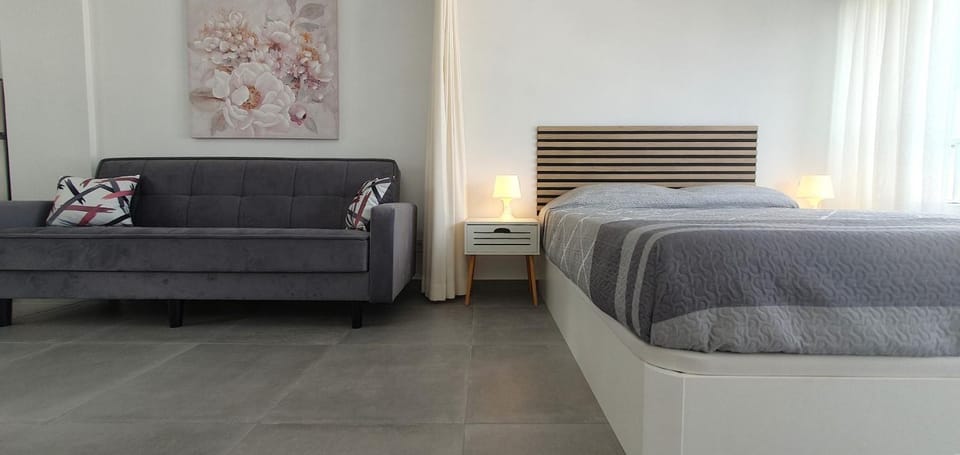 Studio Loco Beach Apartment in Torrevieja