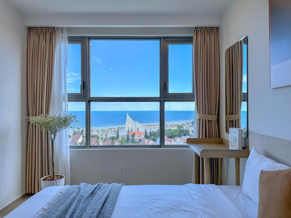 Photo of the whole room, Bedroom, Sea view