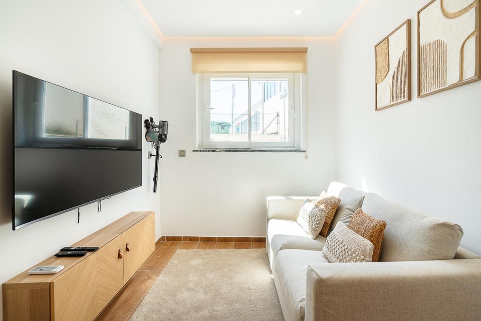 Communal lounge/ TV room, TV and multimedia, Living room
