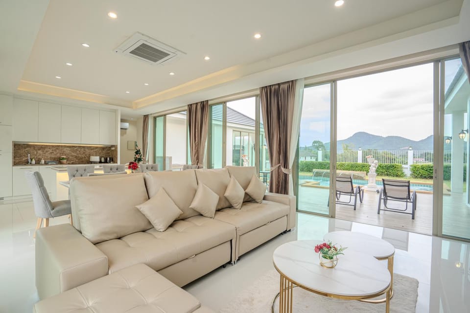 Supreme Private Villa with 4 Bedrooms and Nice Pool Villa in Hua Hin District