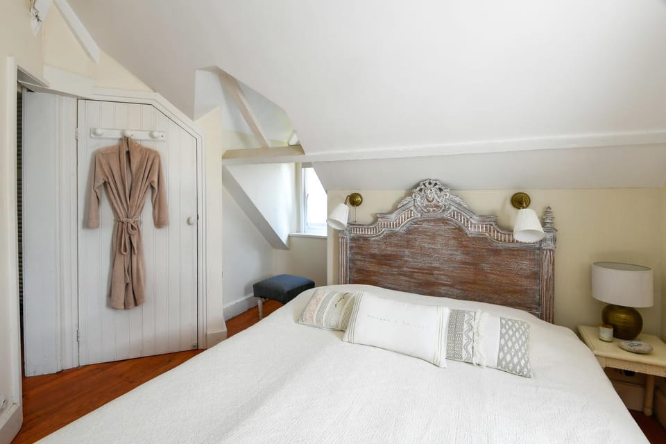 Property building, Living room, Bedroom