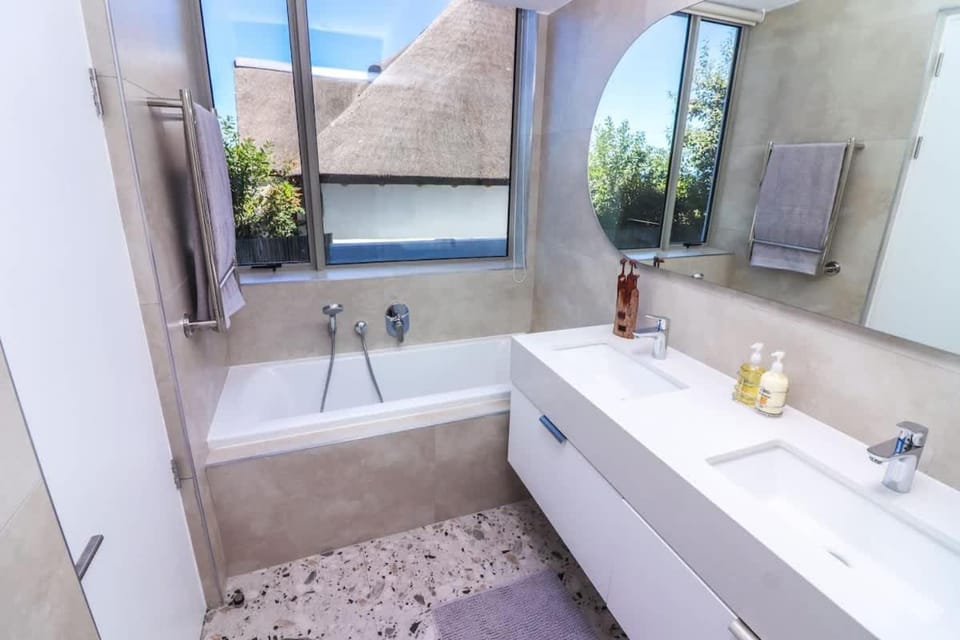 Exclusive & Modern Sea View apartment in Hermanus Apartment in Hermanus