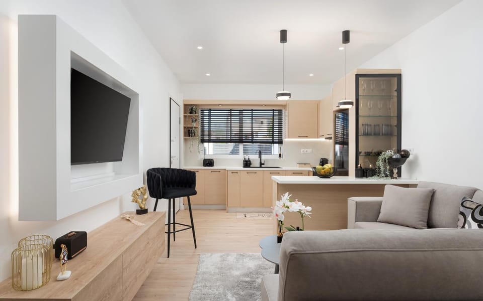 TV and multimedia, Kitchen or kitchenette, Living room, Seating area