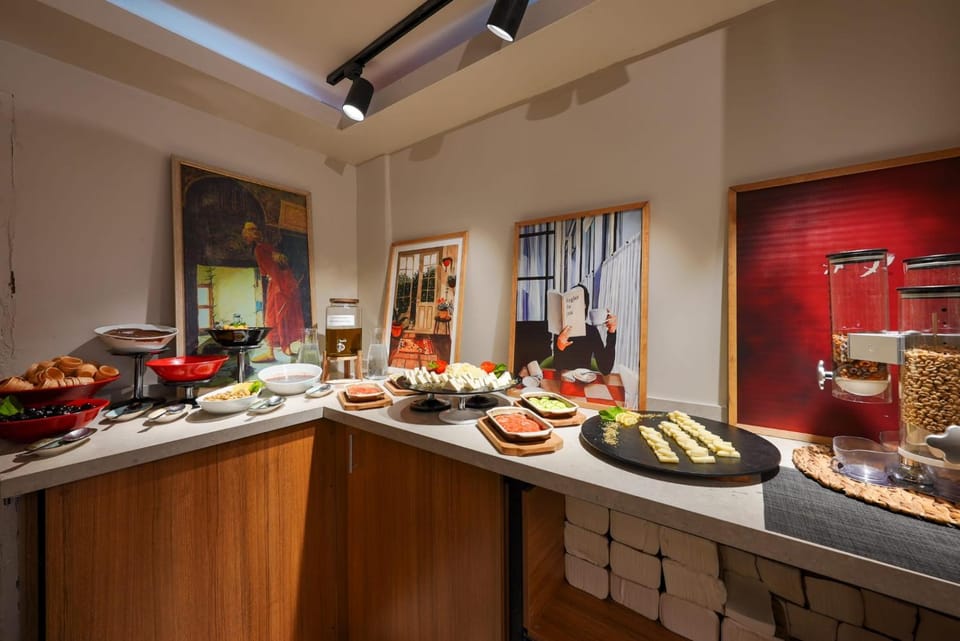 Kitchen or kitchenette, Food and drinks, Buffet breakfast, Drinks