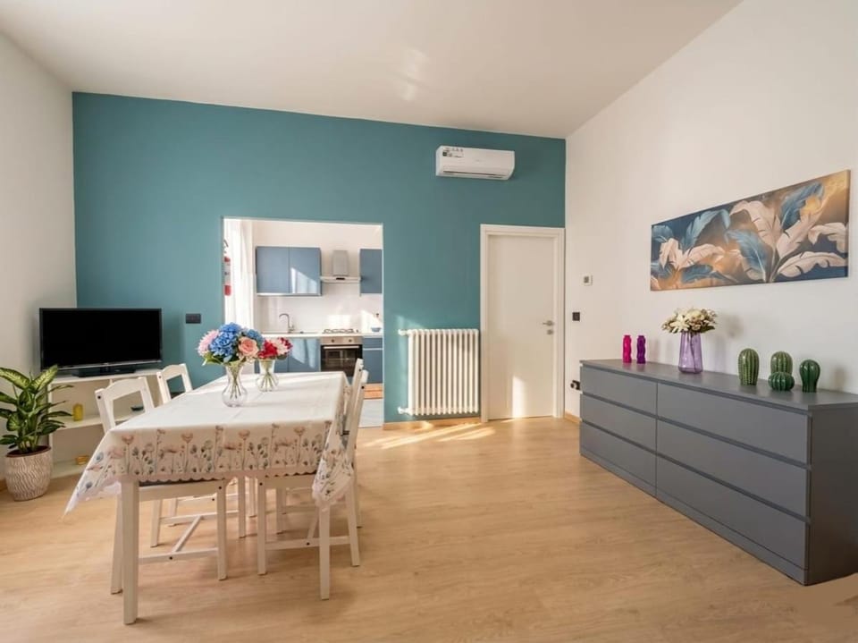 Kitchen or kitchenette, Living room, Dining area, oven, air conditioner