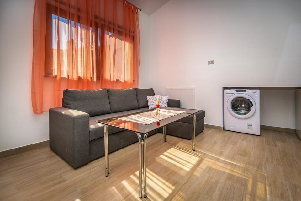 Living room, Seating area, washing machine