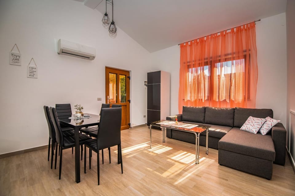 Living room, Seating area, Dining area, air conditioner