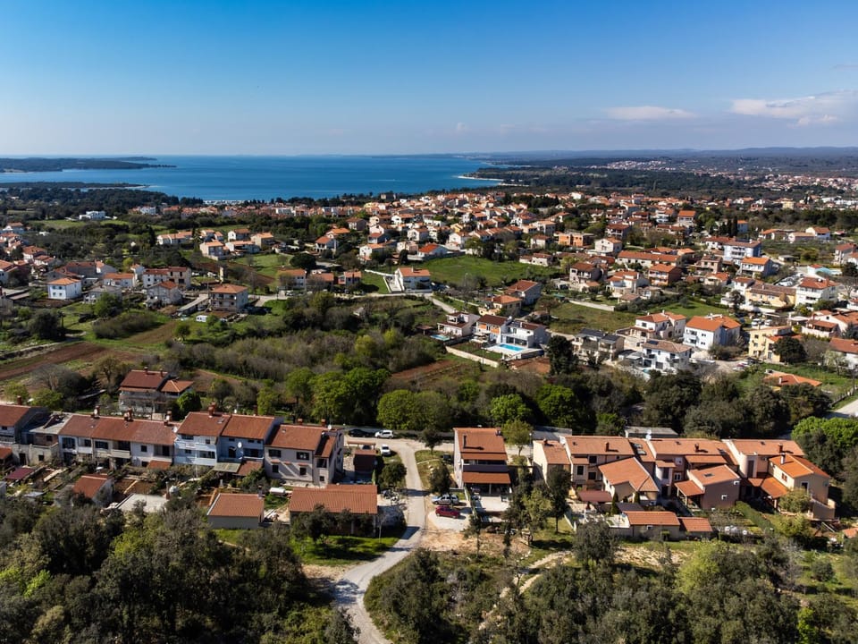 Neighbourhood, Bird's eye view, City view, Sea view, Location