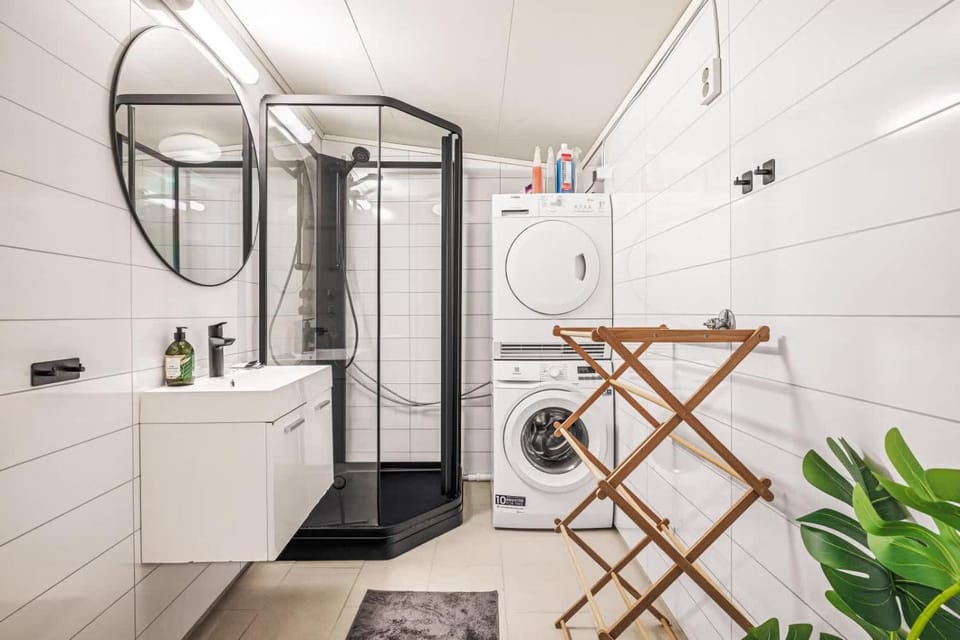 Shower, Bathroom, towels, washing machine, dryer