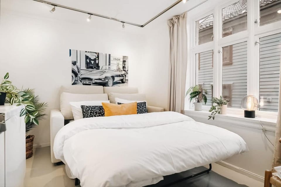 Bed, Living room