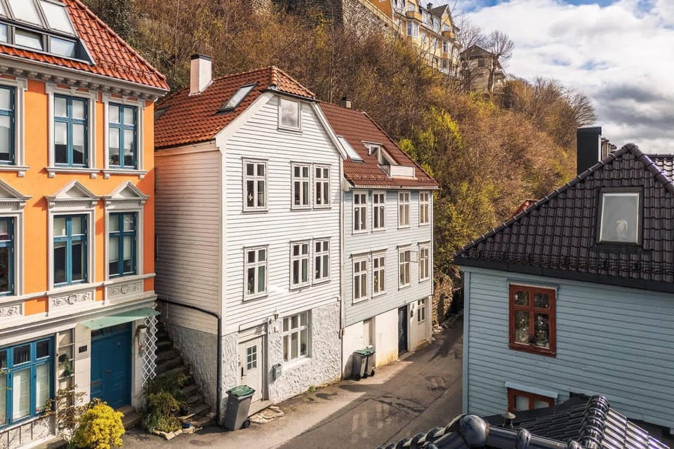 Property building, Neighbourhood