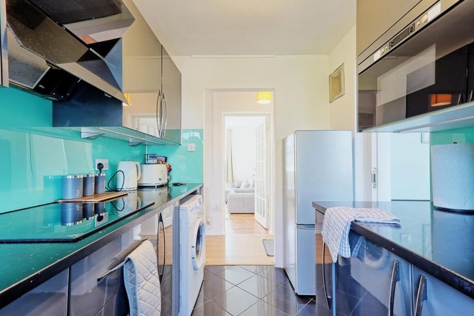 1 bed, office space, private parking, contractors Apartment in Chelmsford